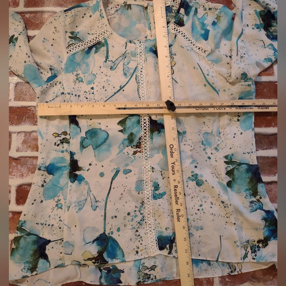 Sioni watercolor blue Floral top, petite large - Picture 7 of 7